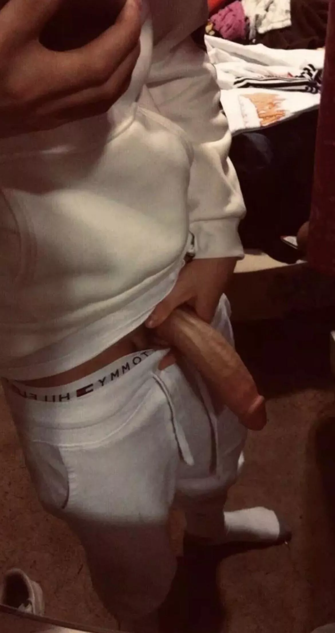 Any sizequeen here that love huge cock?