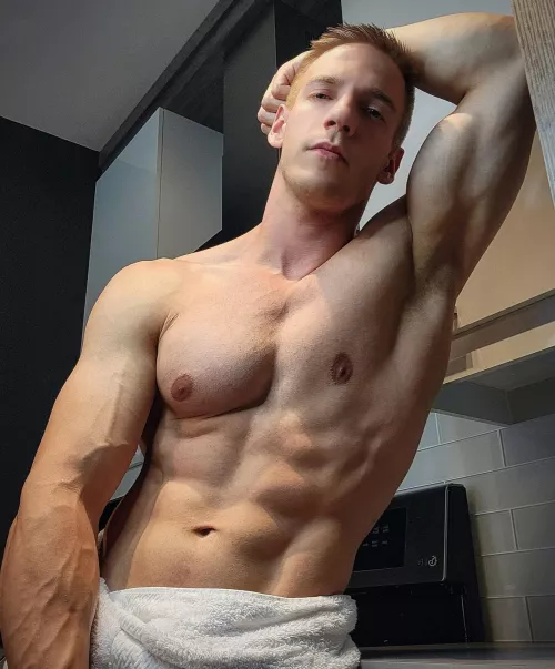 Armpit or lips first 💋👅?