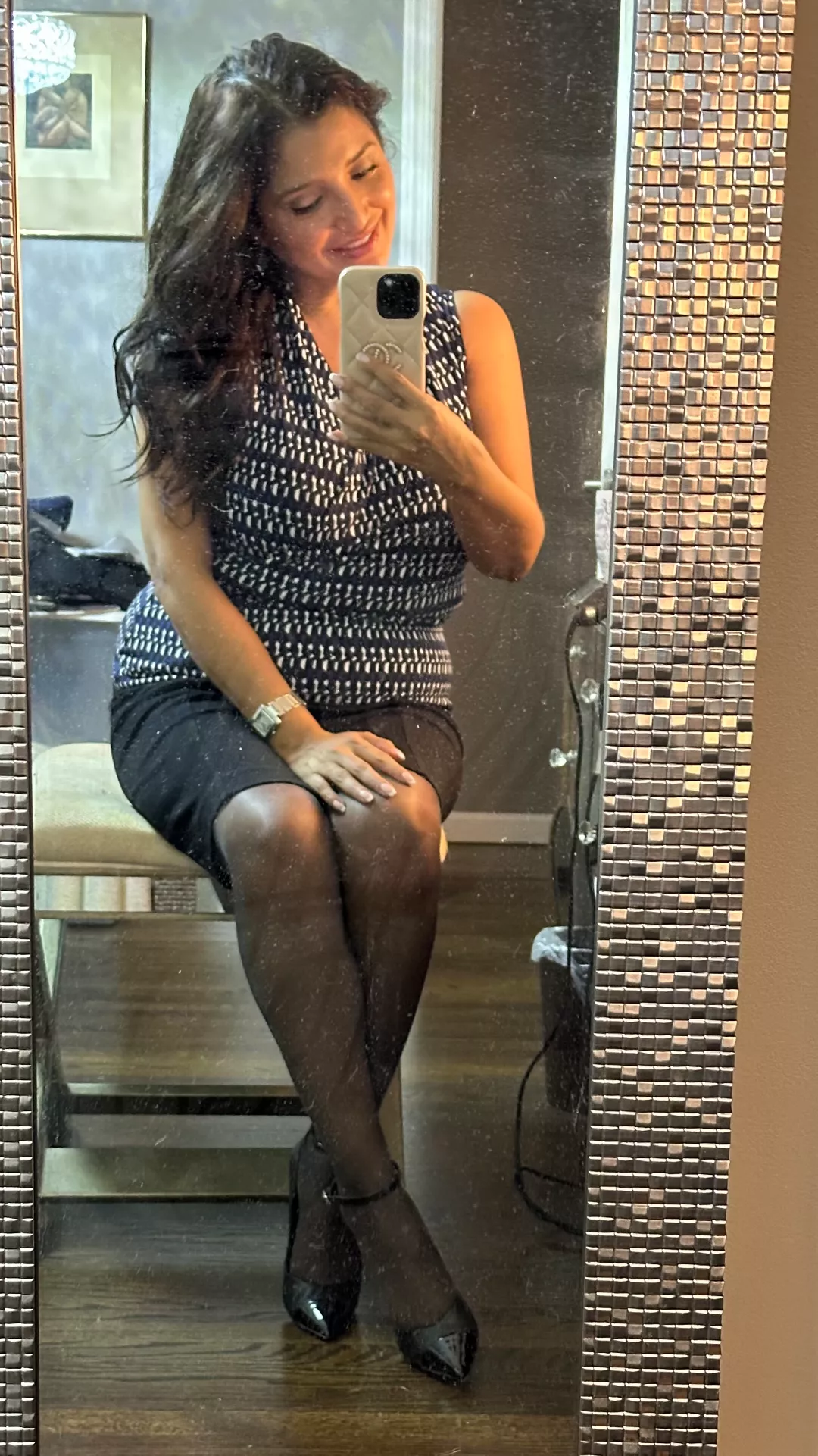 Classy milf in tights