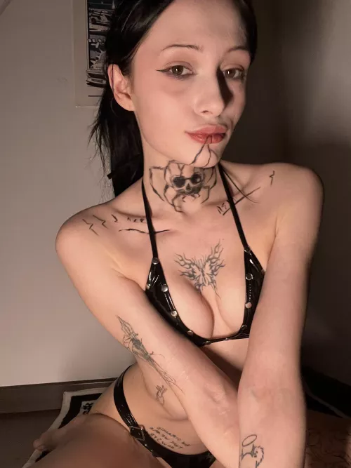 do I look scary to a metal girl?