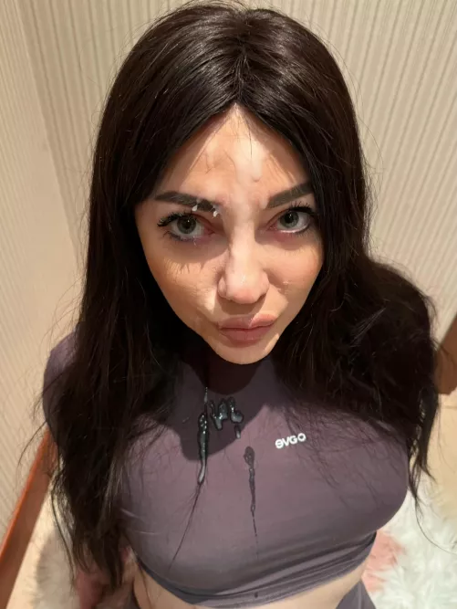 Little girlfriend gets a nice cum shower