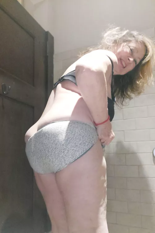 My butt looks cute in my panties today