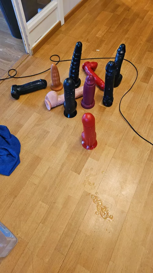 New here, but not new to toys 😅 Swedish guy that just received a new package with 10 new dildos (crazy order!!). Gave them all a try and fucking love the feeling of being stretched and filled 🤤