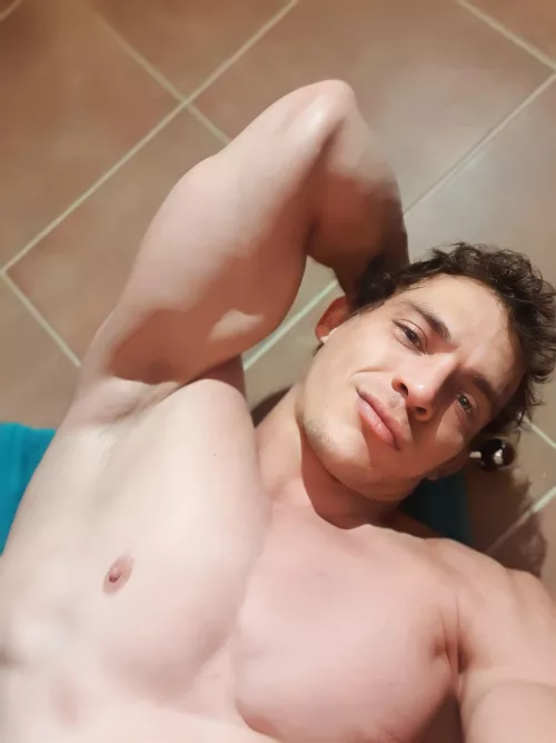 Not hairy at all, but my pits smell sweet AF...like a wiff?