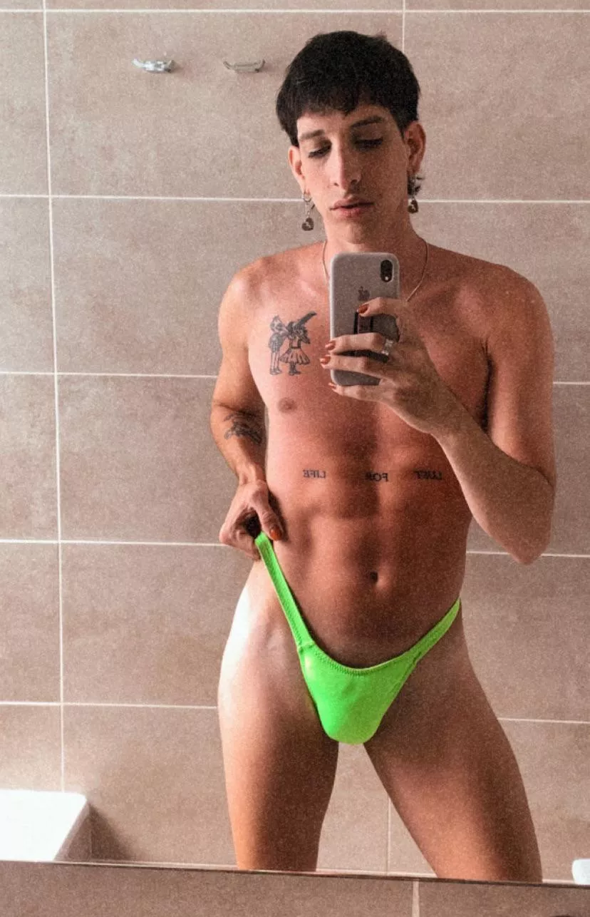 this color looks amazing with my holiday tan don’t you think? 😈