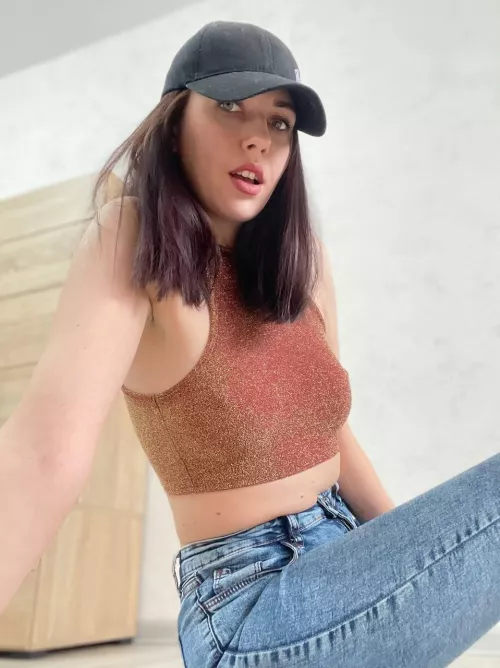 This outfit doesn't require bra?