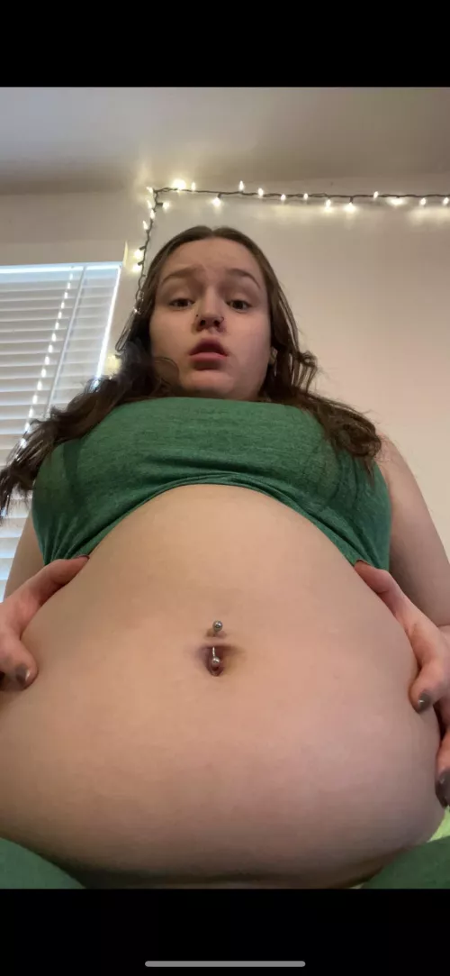 A whole large pizza and soda in this belly!😫🤤