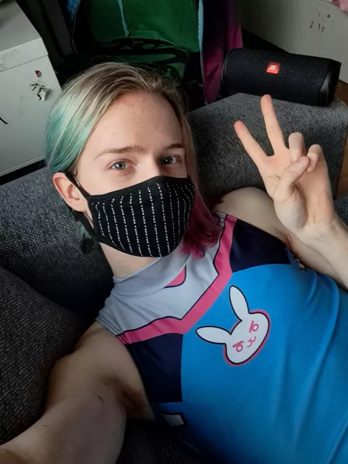 Bored at home, so it's selfie time :3