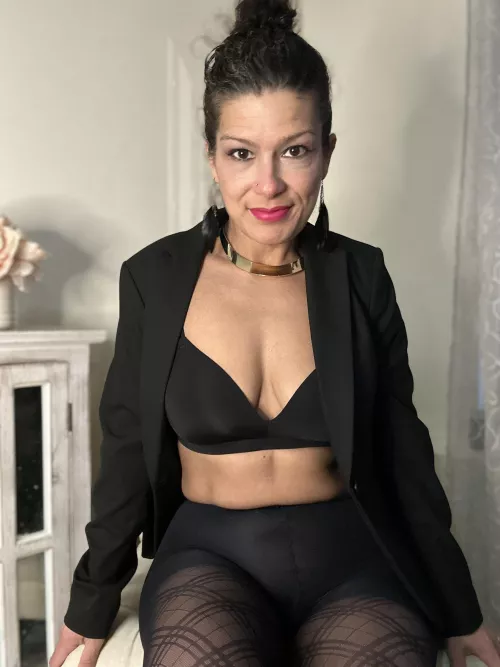 Check out this hot mom @penny_s777