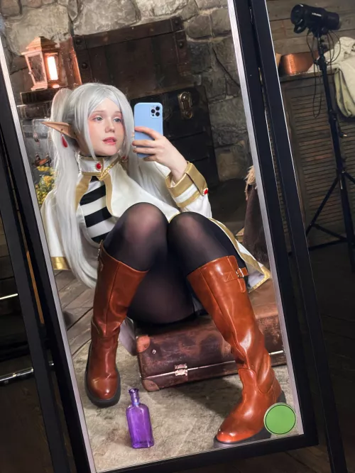 Frieren cosplay by Neyrodesu