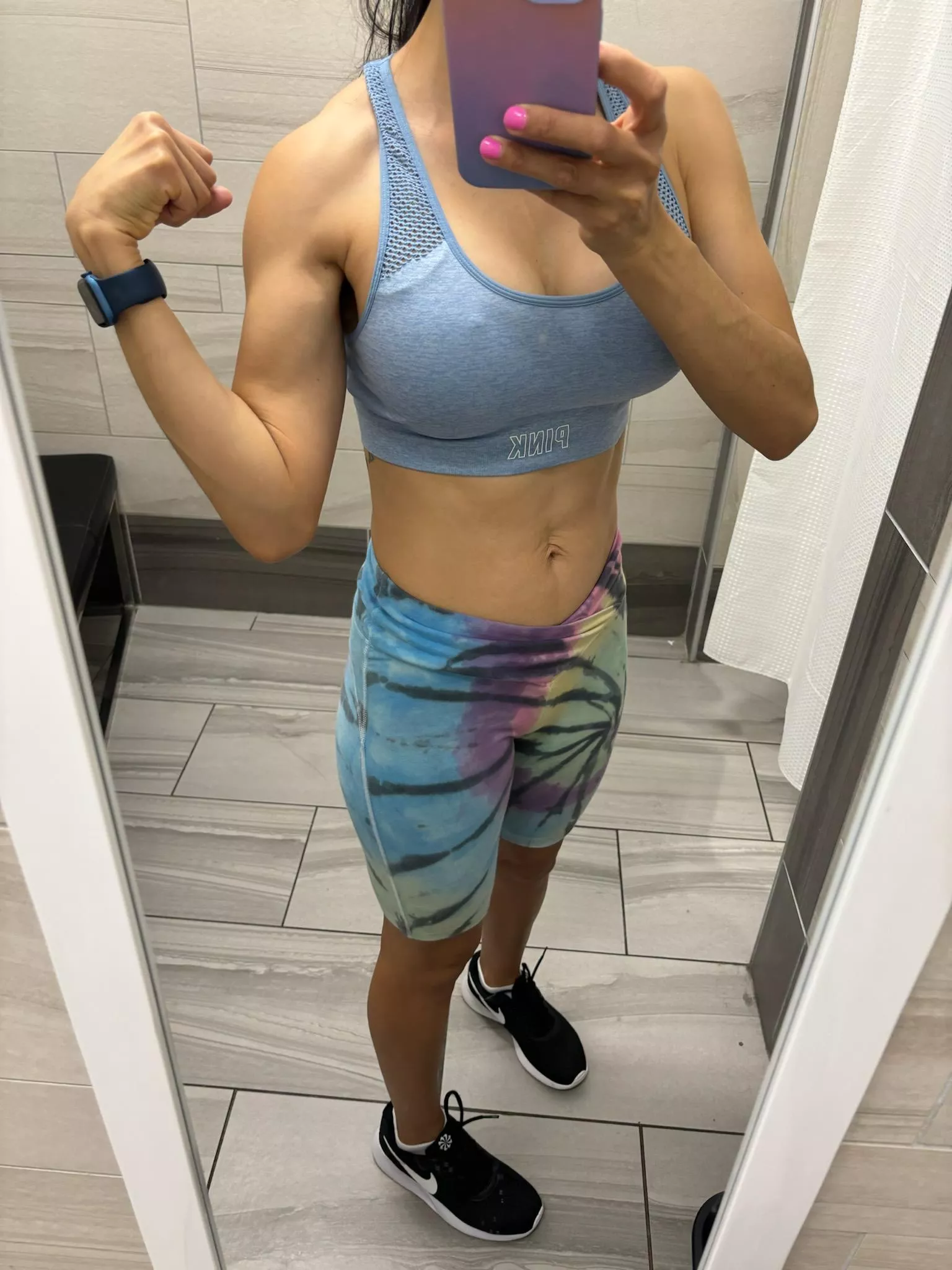 I love how my traps and biceps are looking