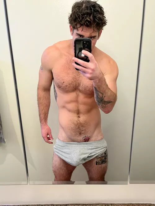 I need to find me a muscle mommy. DM me if that’s you