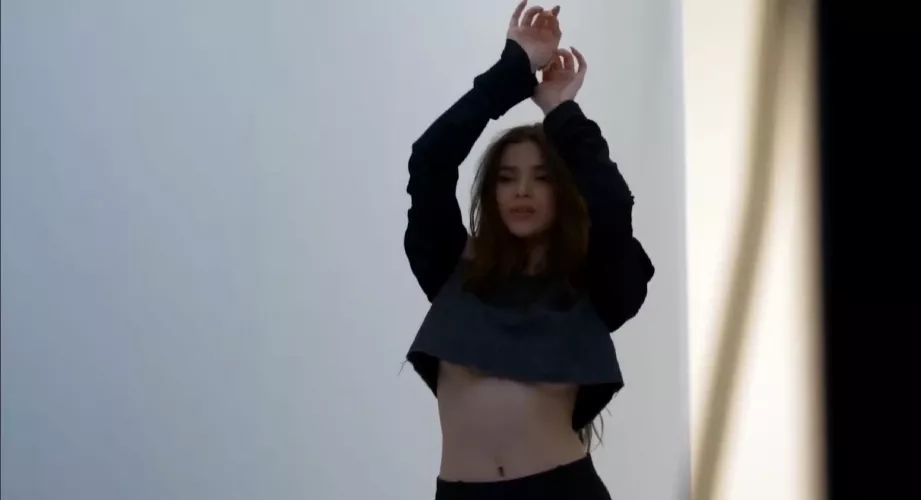 I would really like Charlee Chase/Dr Tickles to tickle Hailee Steinfeld wearing this crop top in the X stand. Especially considering when her arms are tied above her head, her breasts and nipples would be exposed and ready to be tickled along with her be