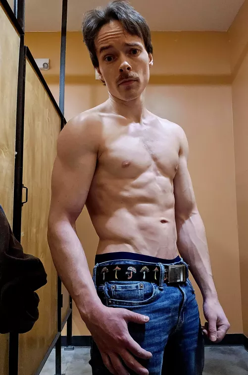 Snuck a pic in the climbing gym bathroom 😜