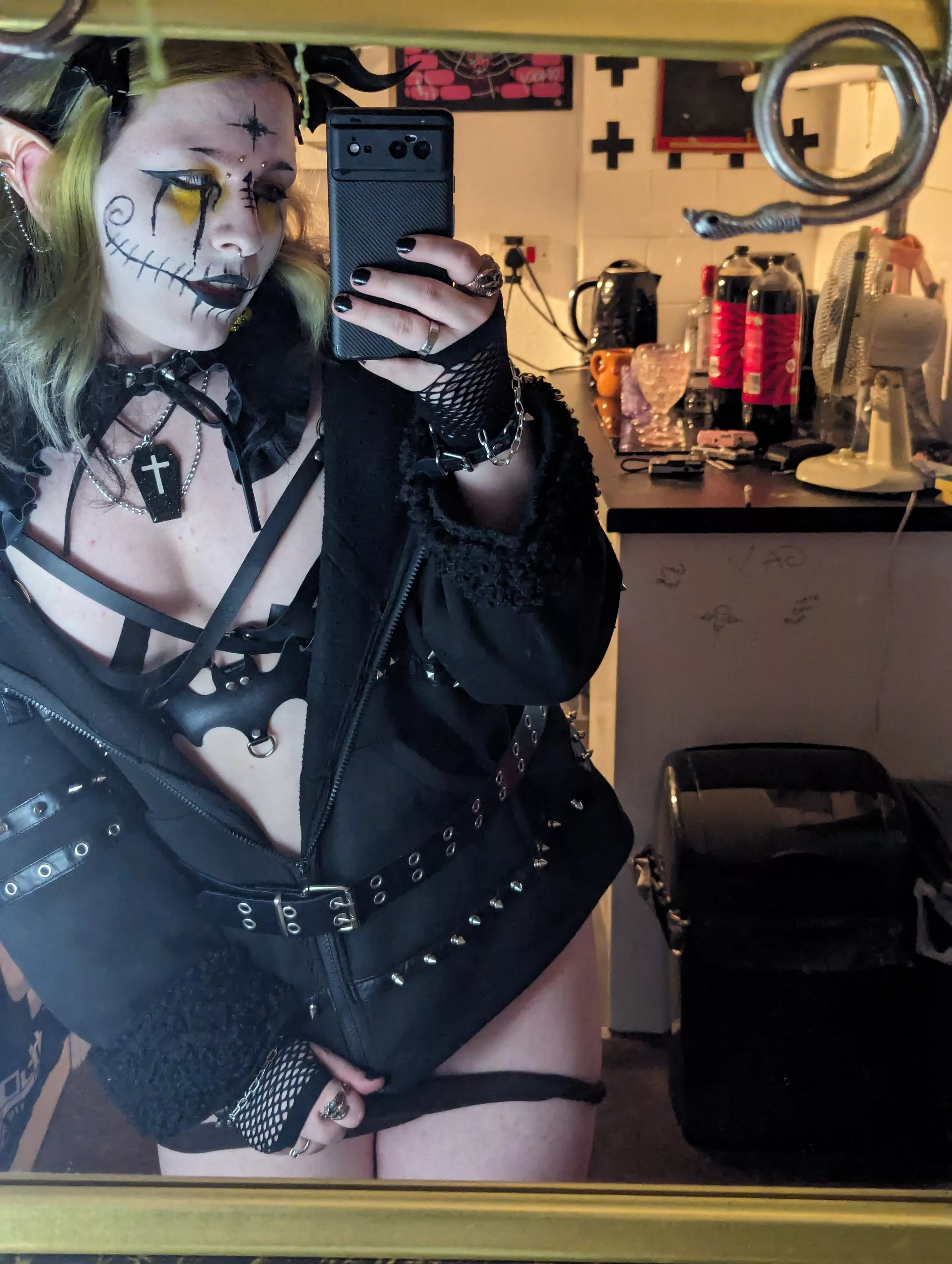 Wanna see what's underneath? 💕