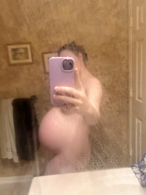 A big bump on a small body 😈 am I still petite? 😋