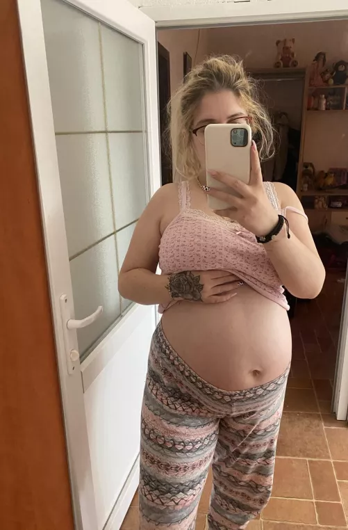 Am I attractive despite being pregnant?