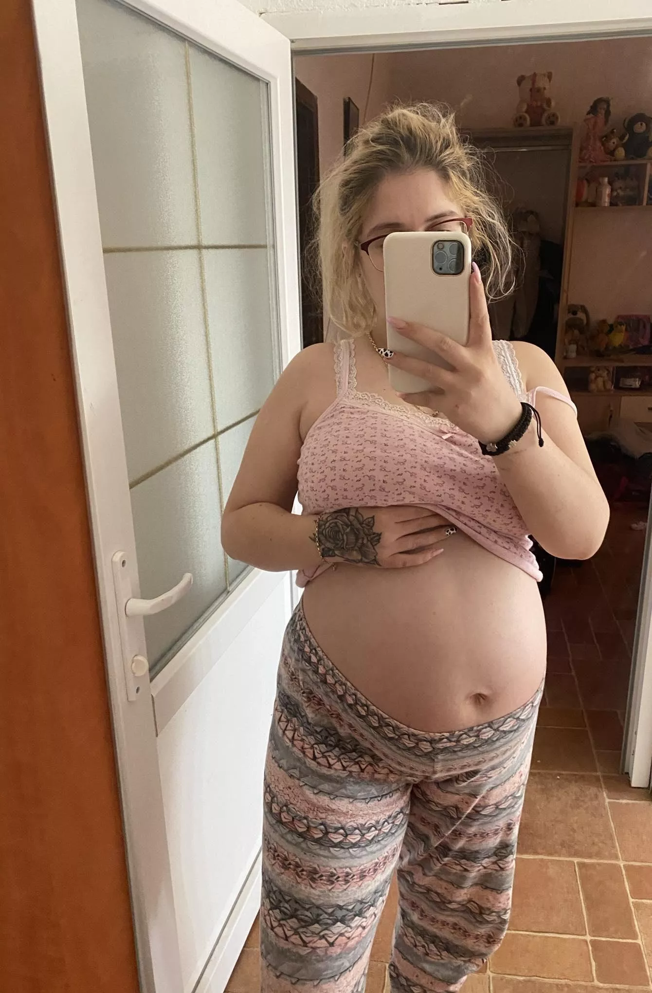Am I attractive despite being pregnant?