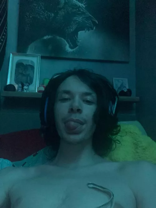 Anyone playing overwatch genshin or dead by daylight I play on ps5 ☺️ but can always discord call and cross play :)