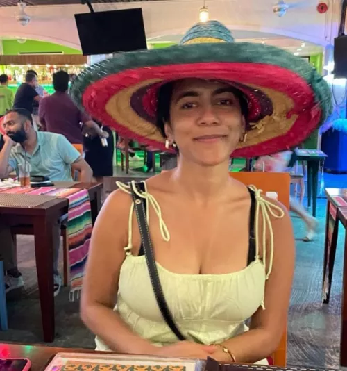 Are the tan lines visible ?