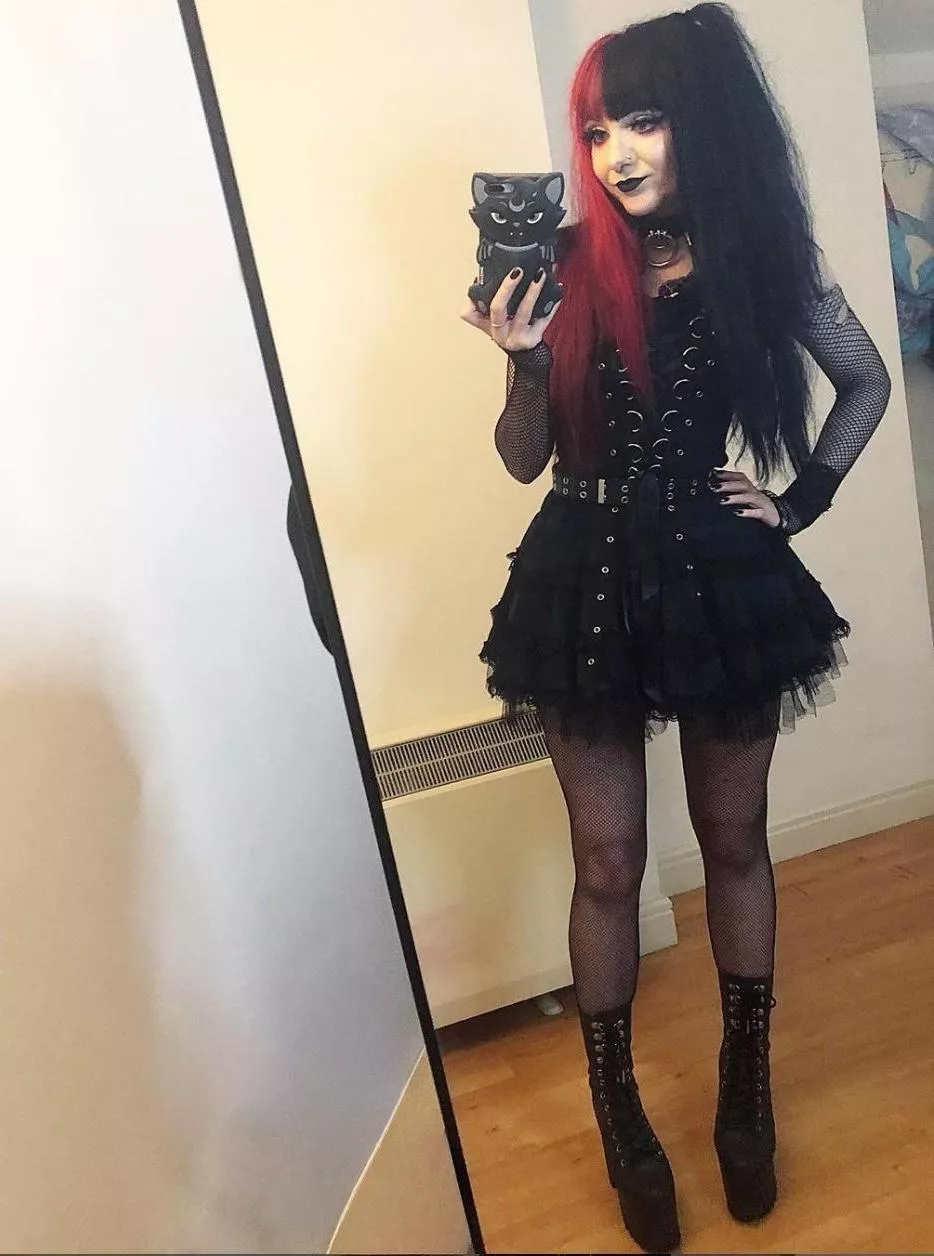 IDK what it is but dressing up makes my brain feel relaxed