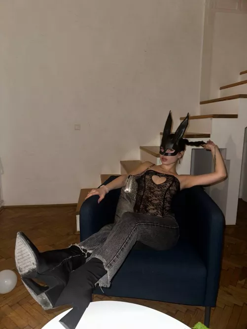 If this bunny will come on a date like this, how would you feel?