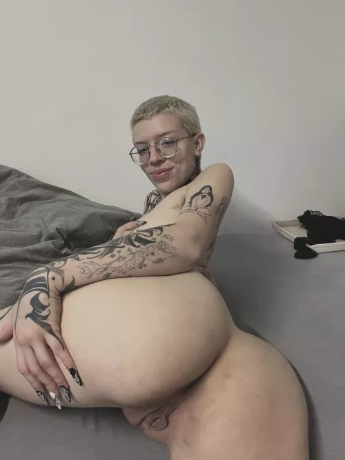 What would you do if you came home and I wait for you like this? 🎀🖤