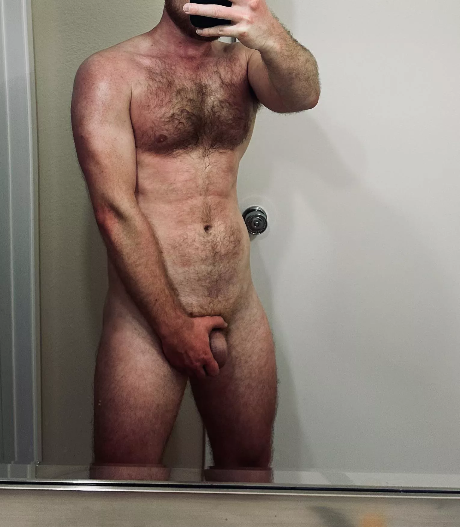 Who’s into post-run sweaty chests? 😏