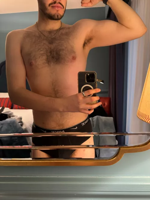 Wish my pits were as hairy as my chest 👀