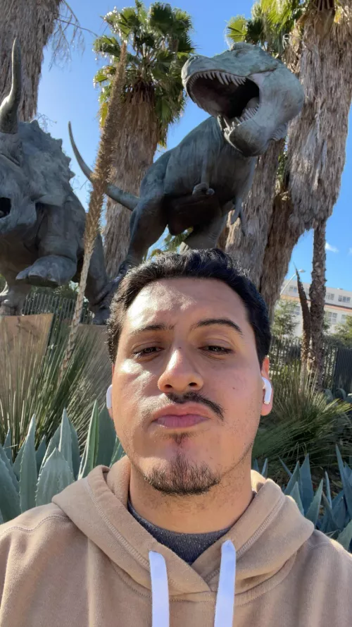 Anyone want to chat? 🦖