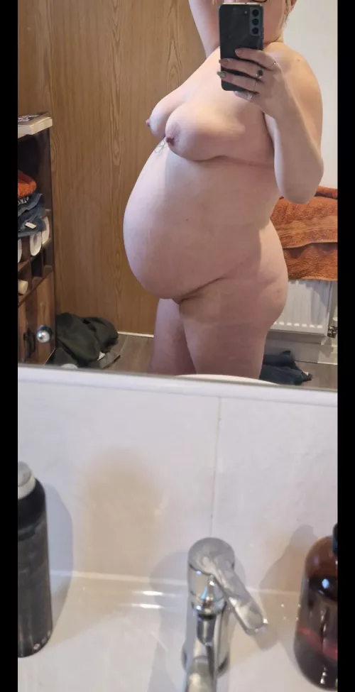 hard pregnant nipples