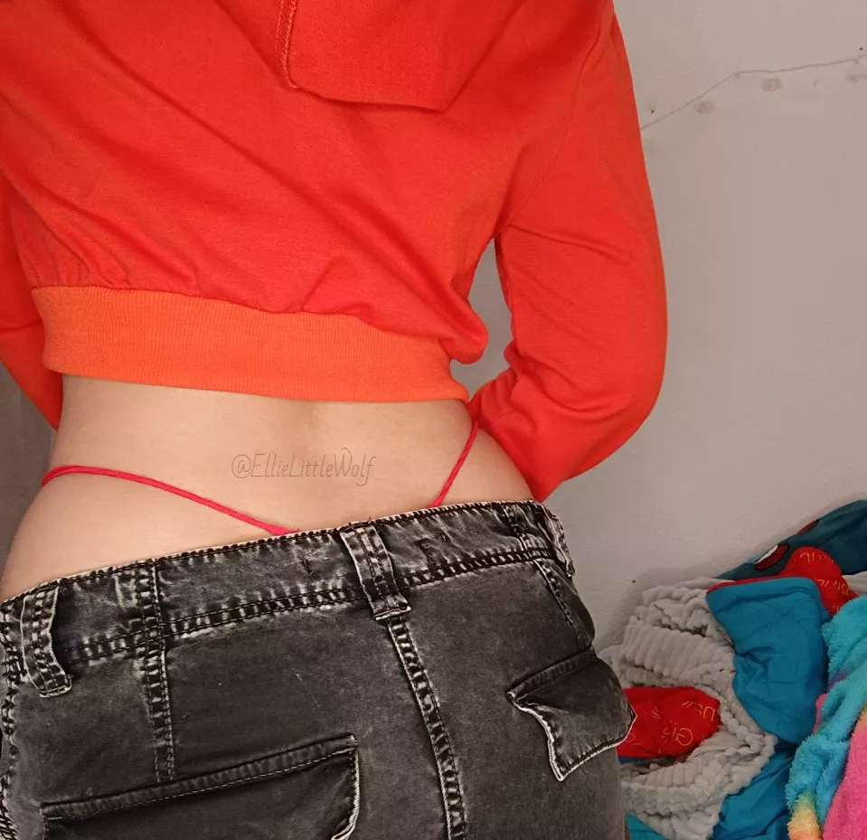 honey, can you see the tantalizing hint of my thong peeking out above these low-rise jeans? Or are you too distracted by other thoughts? 🤭