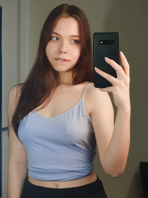 I hope you don't mind that I'm not wearing a bra 😅