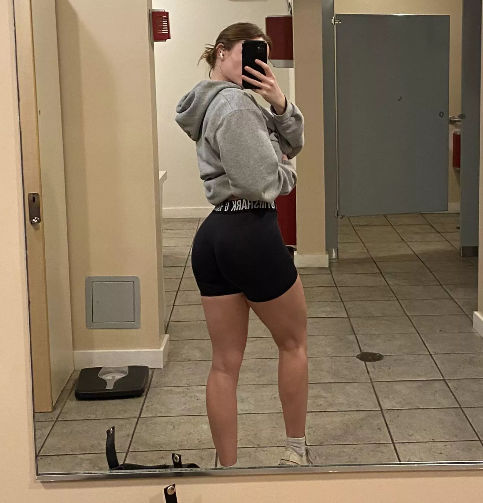 I’ll make you want me even in a sweatshirt 😈 [f]