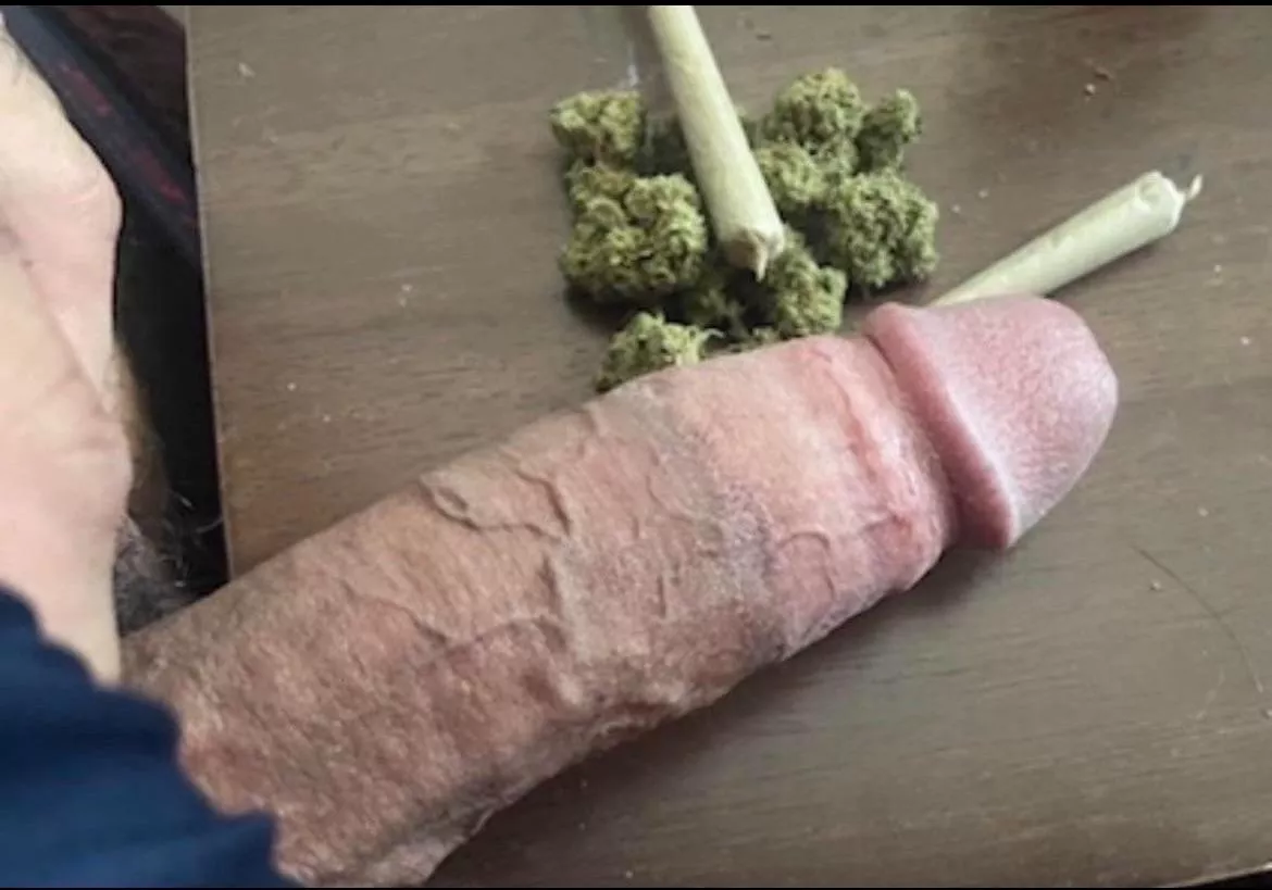 [m]Can’t wait to clock out 💨🌿🤘🏽