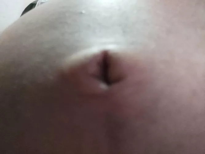 my belly button is about to explode at 34 weeks 😍👿