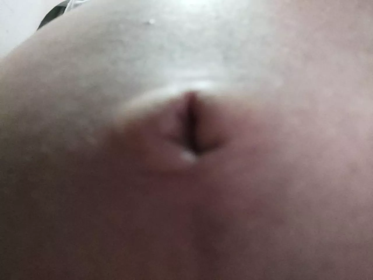 my belly button is about to explode at 34 weeks 😍👿