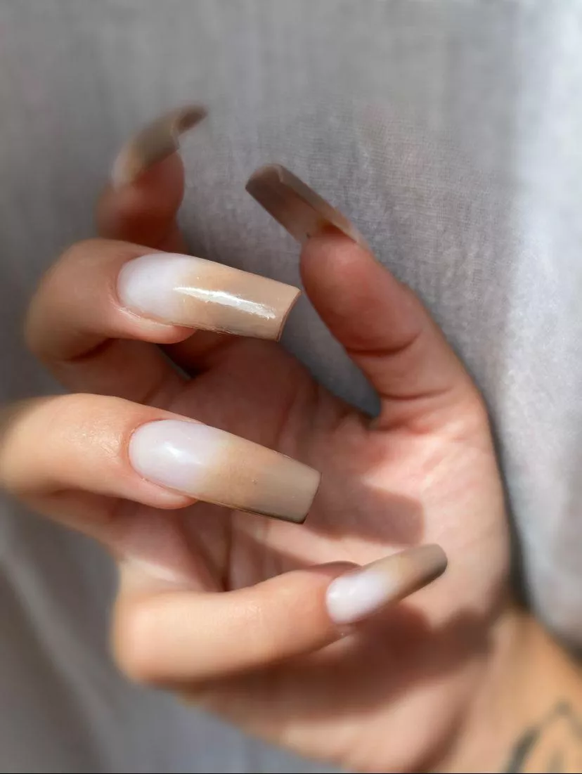These beautiful nails need to scratch some backs