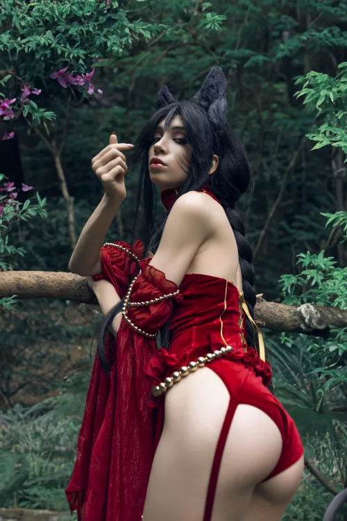 ahri wants you to take care of her four holes