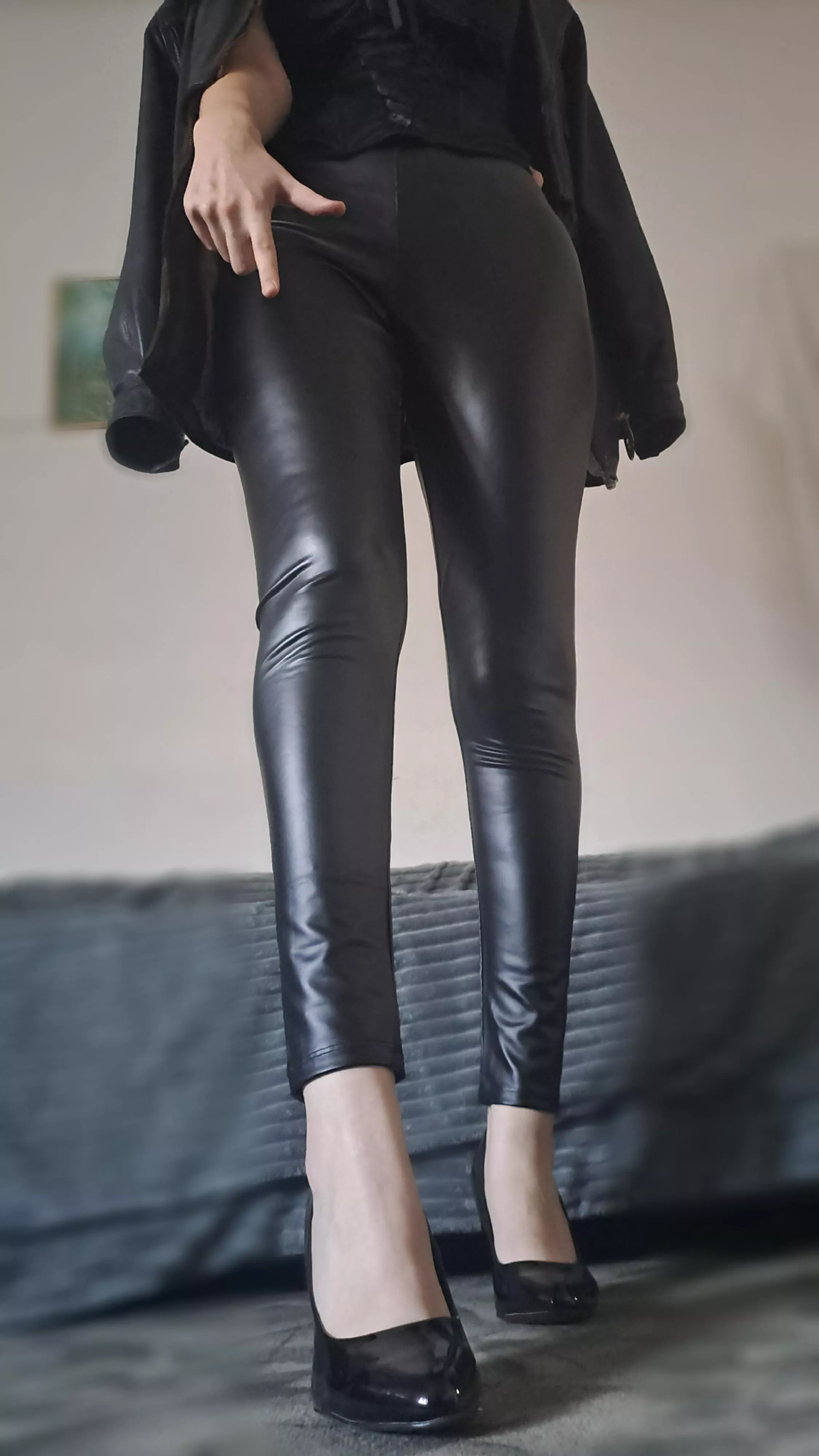 Dommes in leather are the best combo, do you agree?