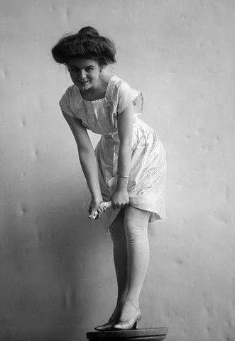 Gibson girl showing a scandalous amount of leg