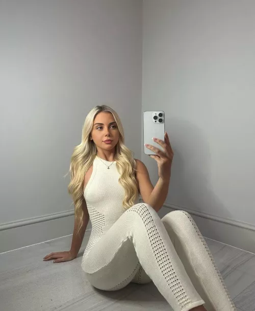 My 2024 resolution is to send more nudes to random men