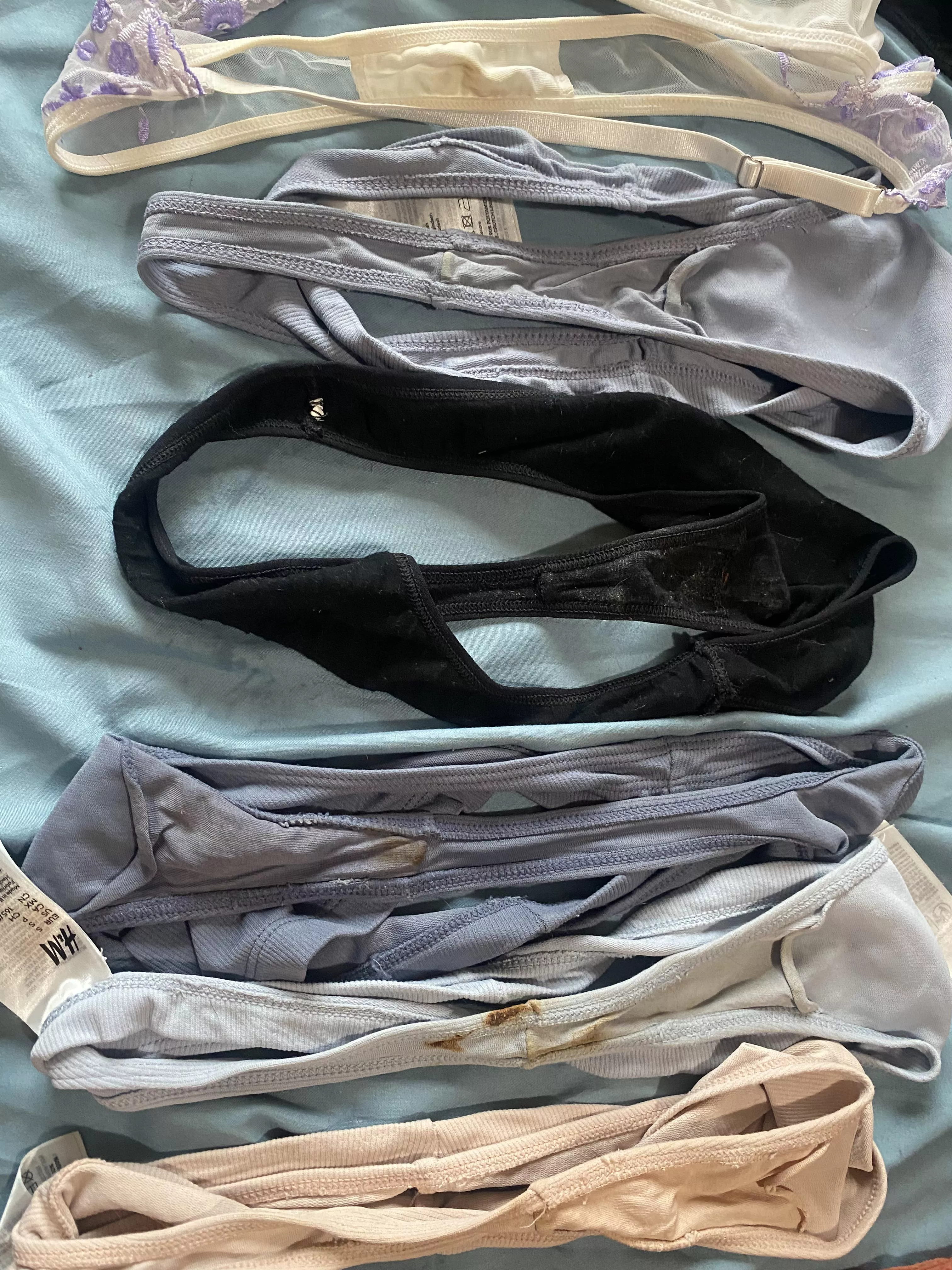 My gym thongs are so potent the room smells like them lol