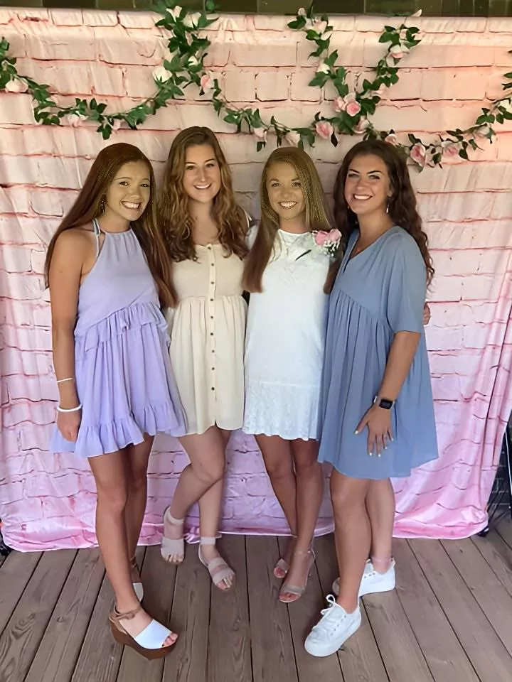 Which order are the Sunday dresses coming off?