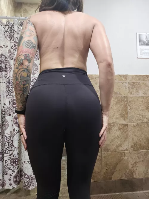 Back with more hints of booty sweat.