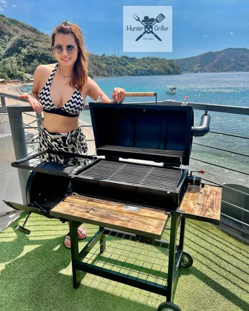 I can only focus on her beautiful boobs 🤤