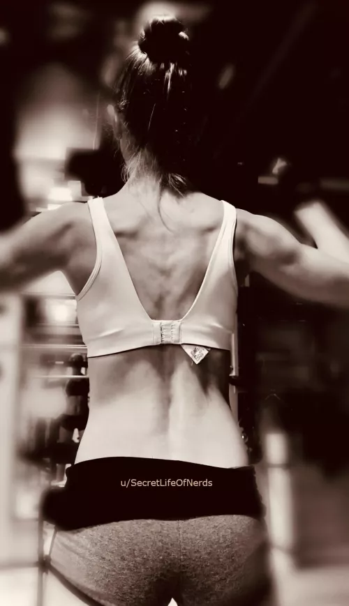 I think muscles are part of feminine beauty.