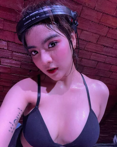 Love the sweaty look