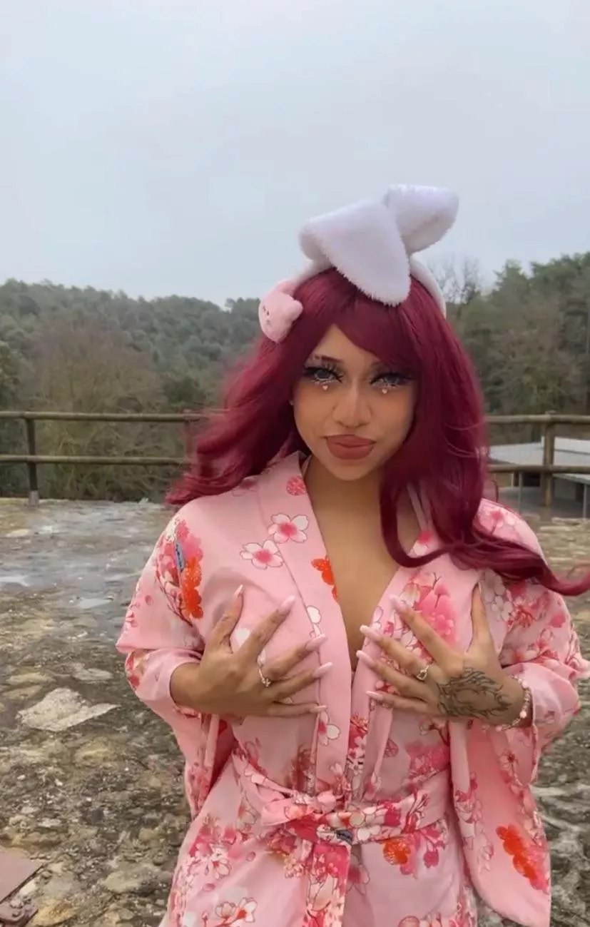 💙🐰Underneath this kimono there is a surprise Do you want to see it?😈🔥