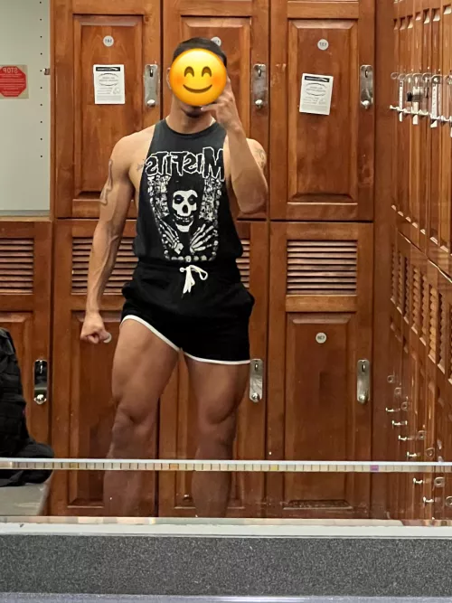 Addicted to my veins bulging in my forearms